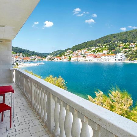 Beautiful Home In Pucisca With Wifi Bagian luar foto