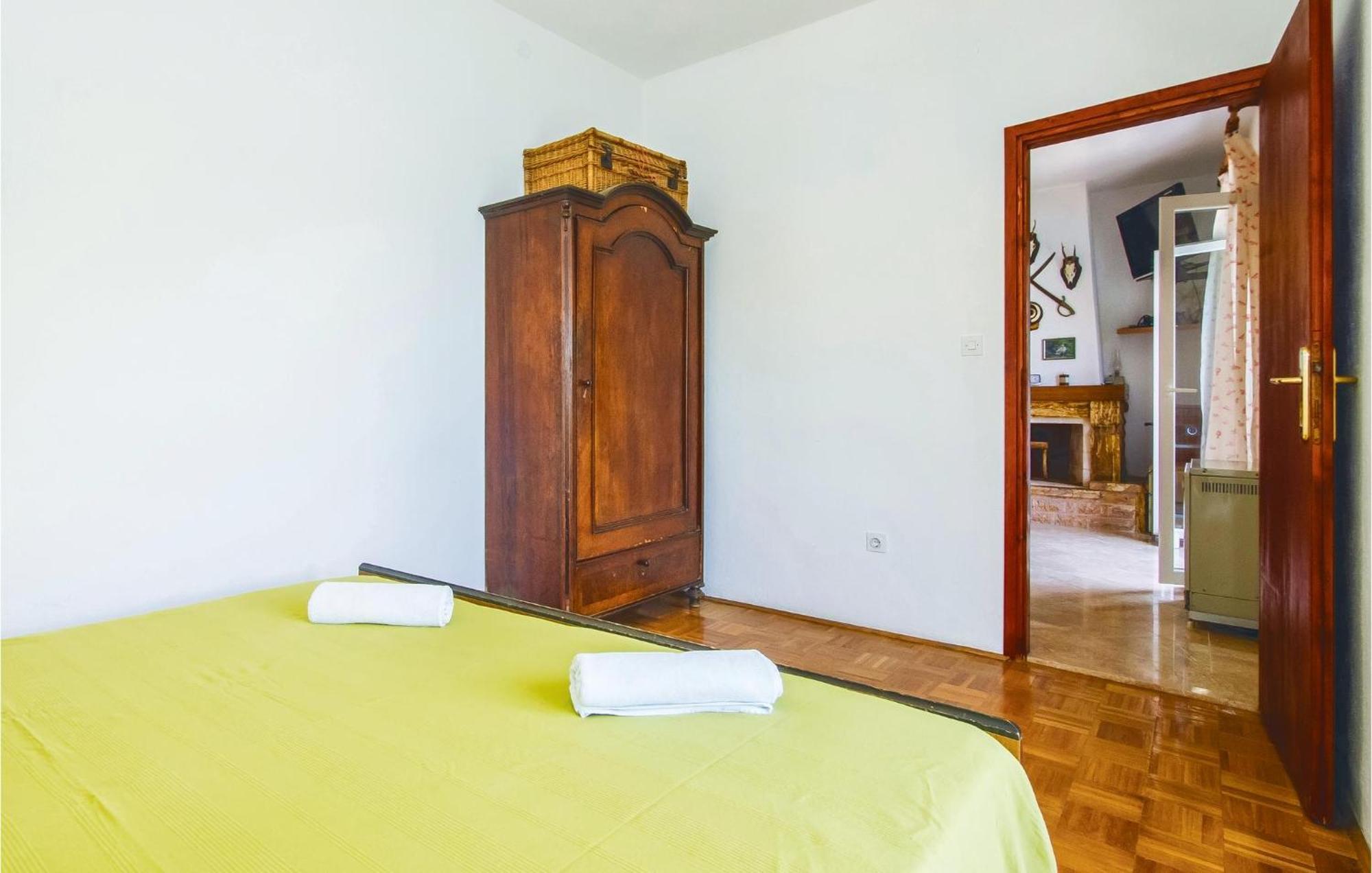 Beautiful Home In Pucisca With Wifi Bagian luar foto