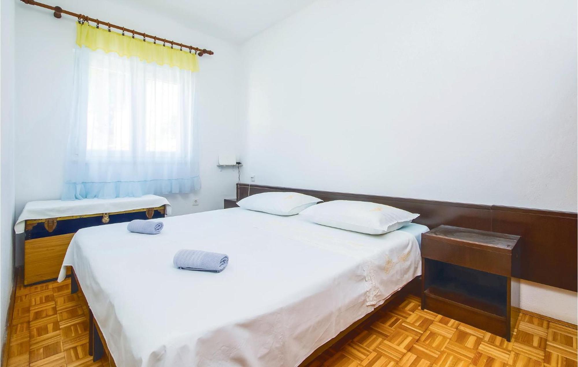 Beautiful Home In Pucisca With Wifi Bagian luar foto
