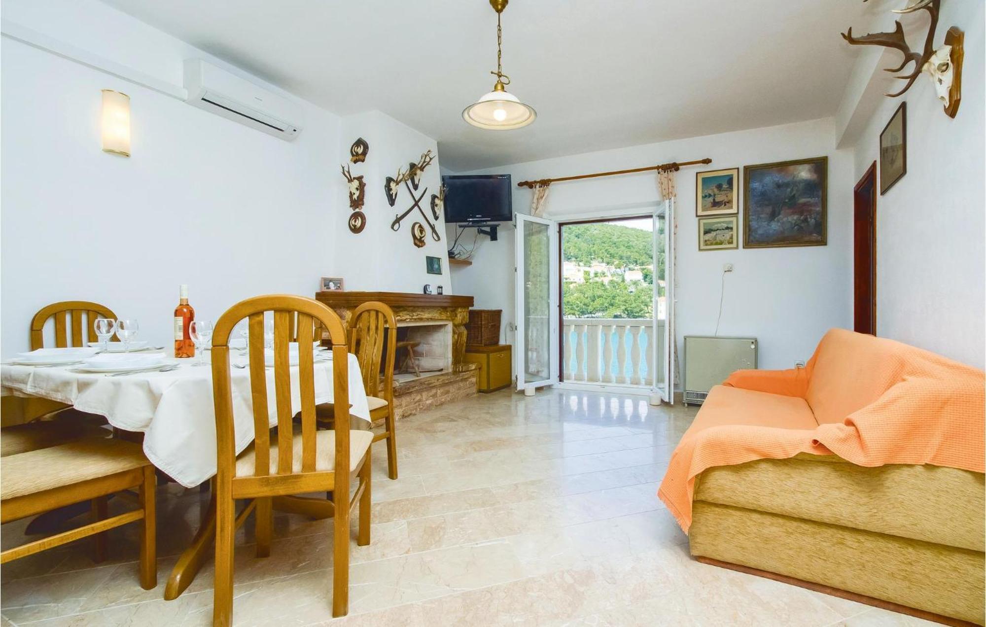 Beautiful Home In Pucisca With Wifi Bagian luar foto
