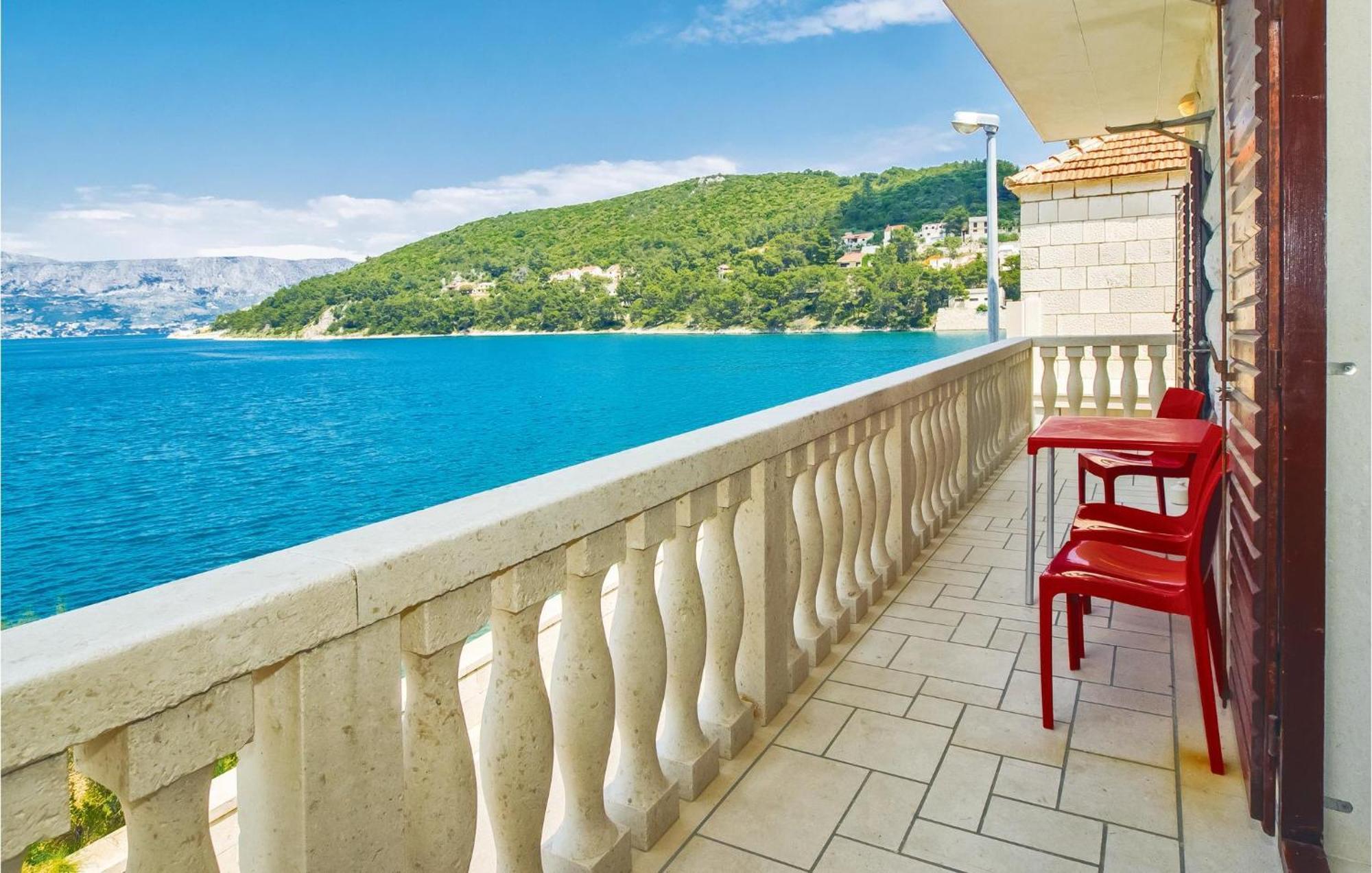 Beautiful Home In Pucisca With Wifi Bagian luar foto
